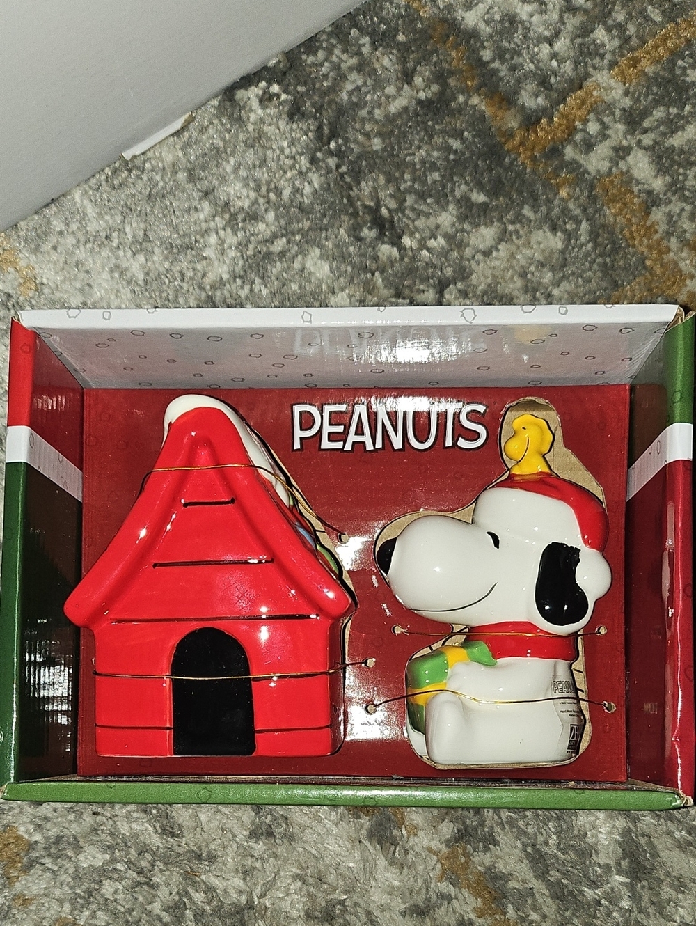 Peanuts Snoopy Salt & Pepper Shakers Holiday Christmas Edt - Picture 4 of 8